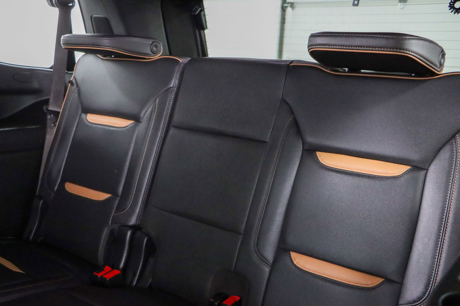 Used 2024 GMC Yukon AT4 w/ Technology Package image 30