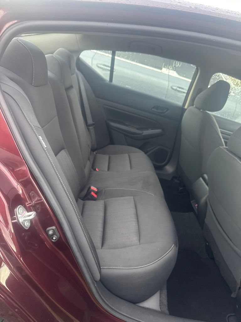 Used 2025 Nissan Altima 2.5 SV FWD image 6