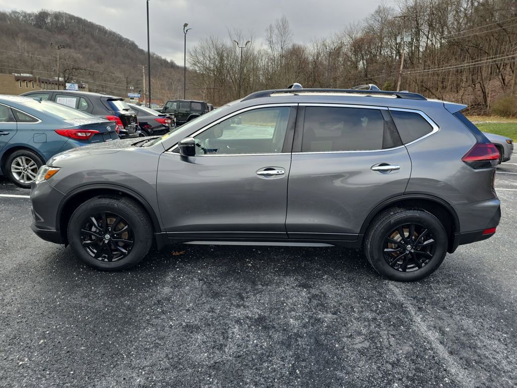 Used 2018 Nissan Rogue SV image 2