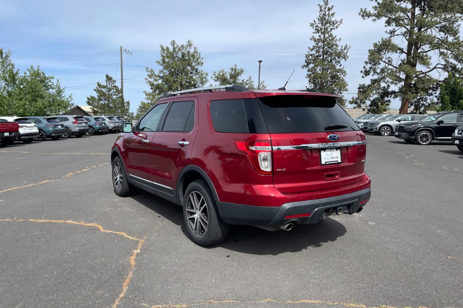 Used 2015 Ford Explorer XLT w/ Equipment Group 202A AWD/4WD image 3