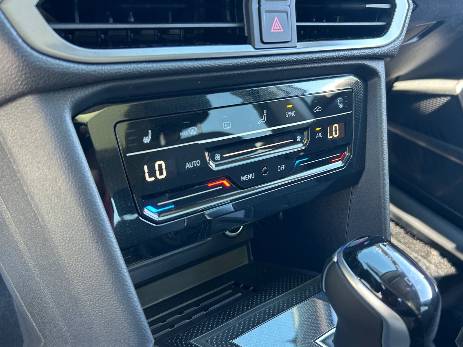 New 2026 Volkswagen Taos SE AWD/4WD image 12