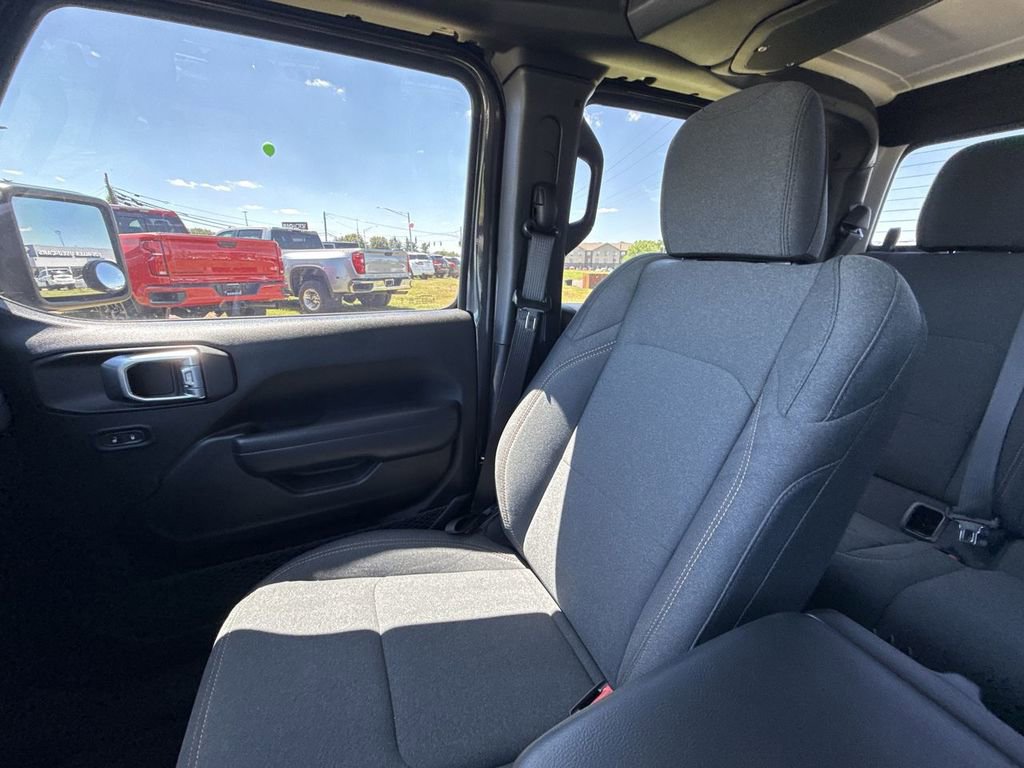 Used 2024 Jeep Gladiator Sport AWD/4WD image 30