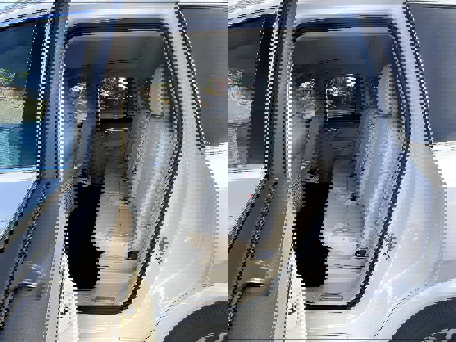 New 2026 Volvo XC90 T8 Ultra w/ Protection Package Premier image 12