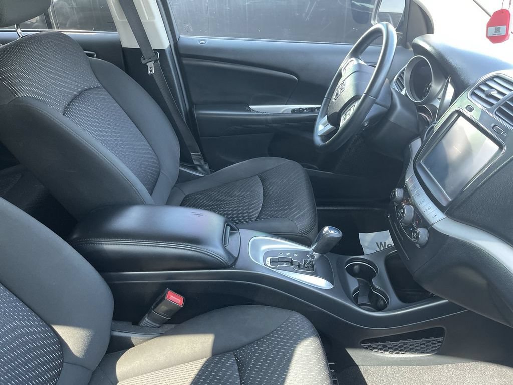 Used 2019 Dodge Journey SE FWD image 11