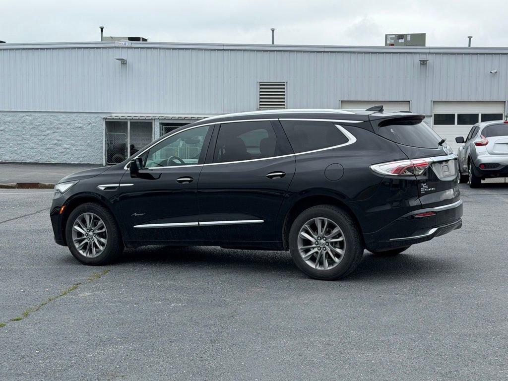 Used 2023 Buick Enclave Avenir w/ Avenir Technology Package AWD/4WD image 7
