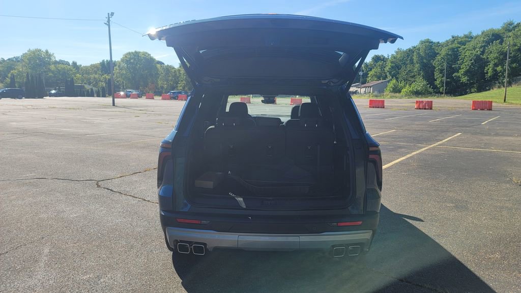 New 2026 Chevrolet Traverse LT w/ Sun and Wheel Package image 11