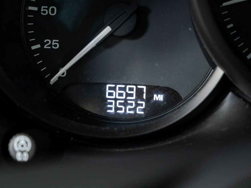 Certified 2025 Porsche Macan image 12