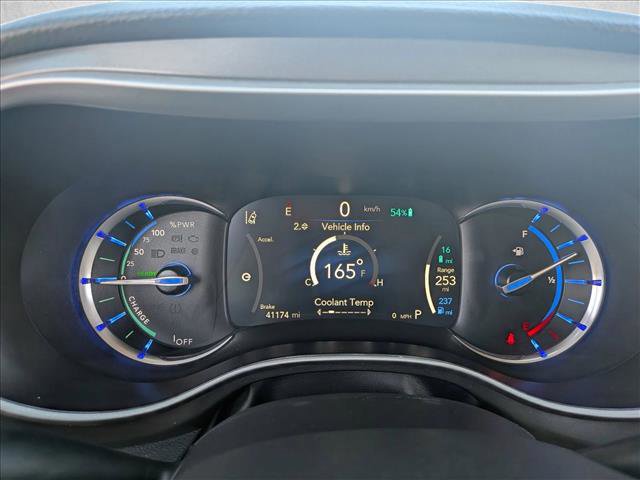 Used 2024 Chrysler Pacifica Select image 10