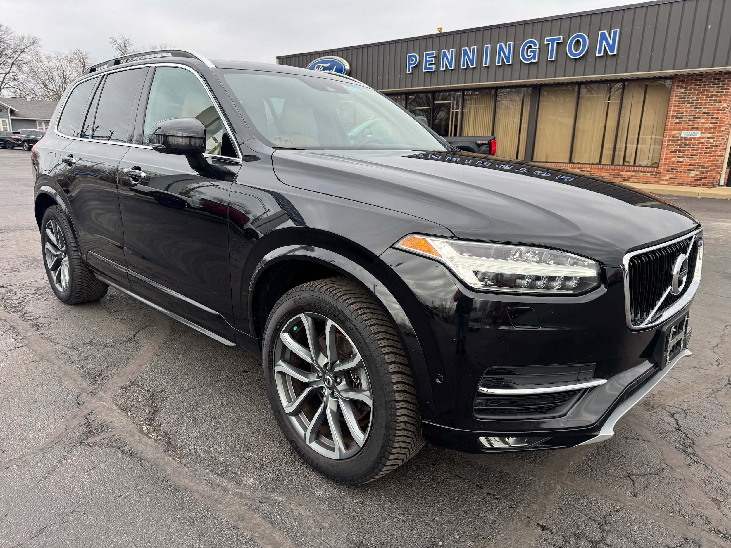 Used 2017 Volvo XC90 T6 Momentum w/ Vision Package AWD/4WD image 9