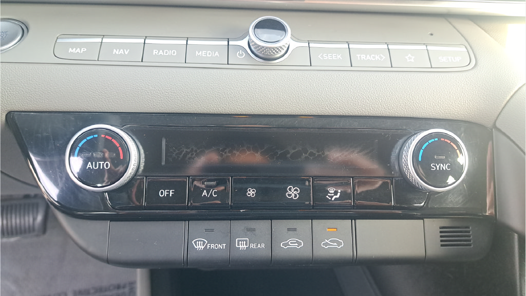 Used 2024 Hyundai Elantra SEL FWD image 34