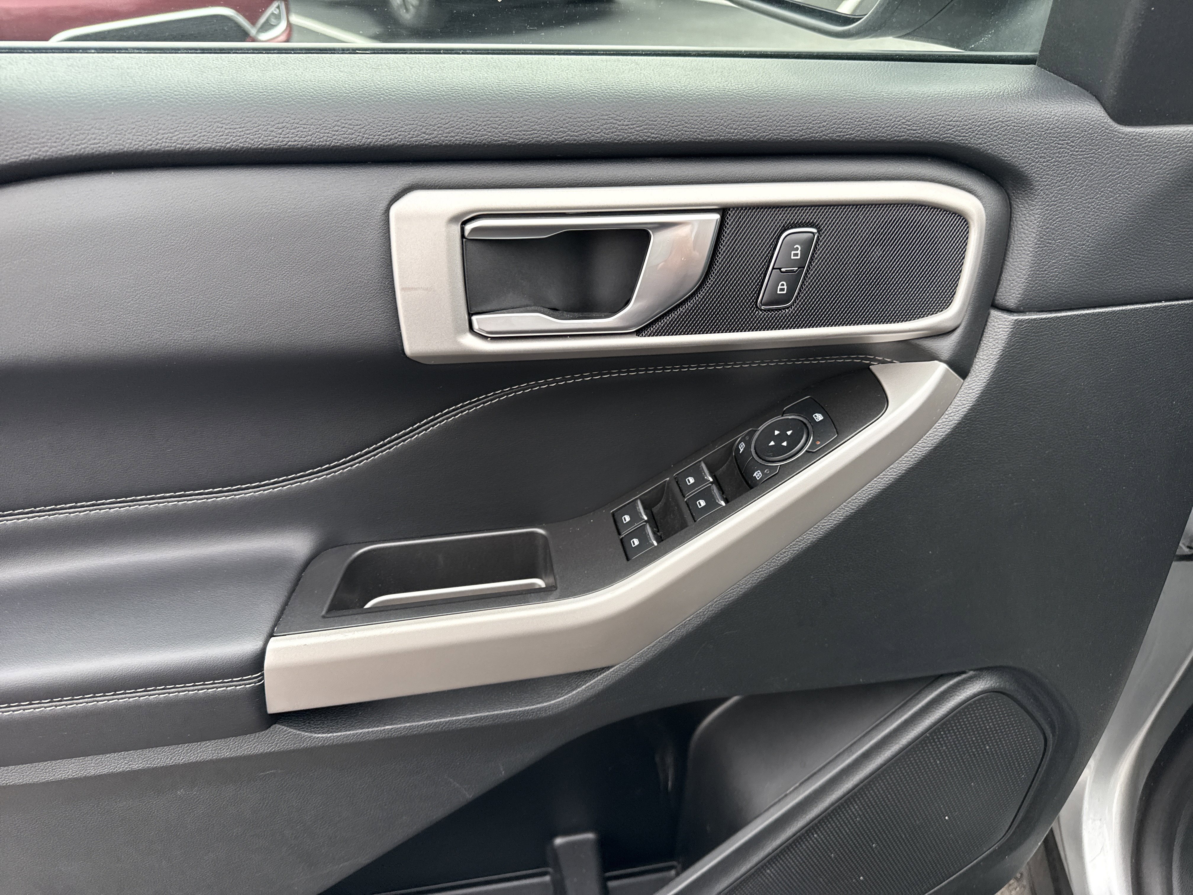 Certified 2024 Ford Explorer XLT image 17