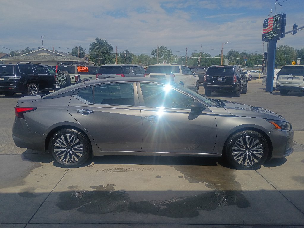 Used 2024 Nissan Altima 2.5 SV FWD image 5
