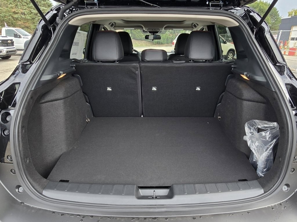 New 2026 Nissan Kicks SR w/ SR Premium Package image 13