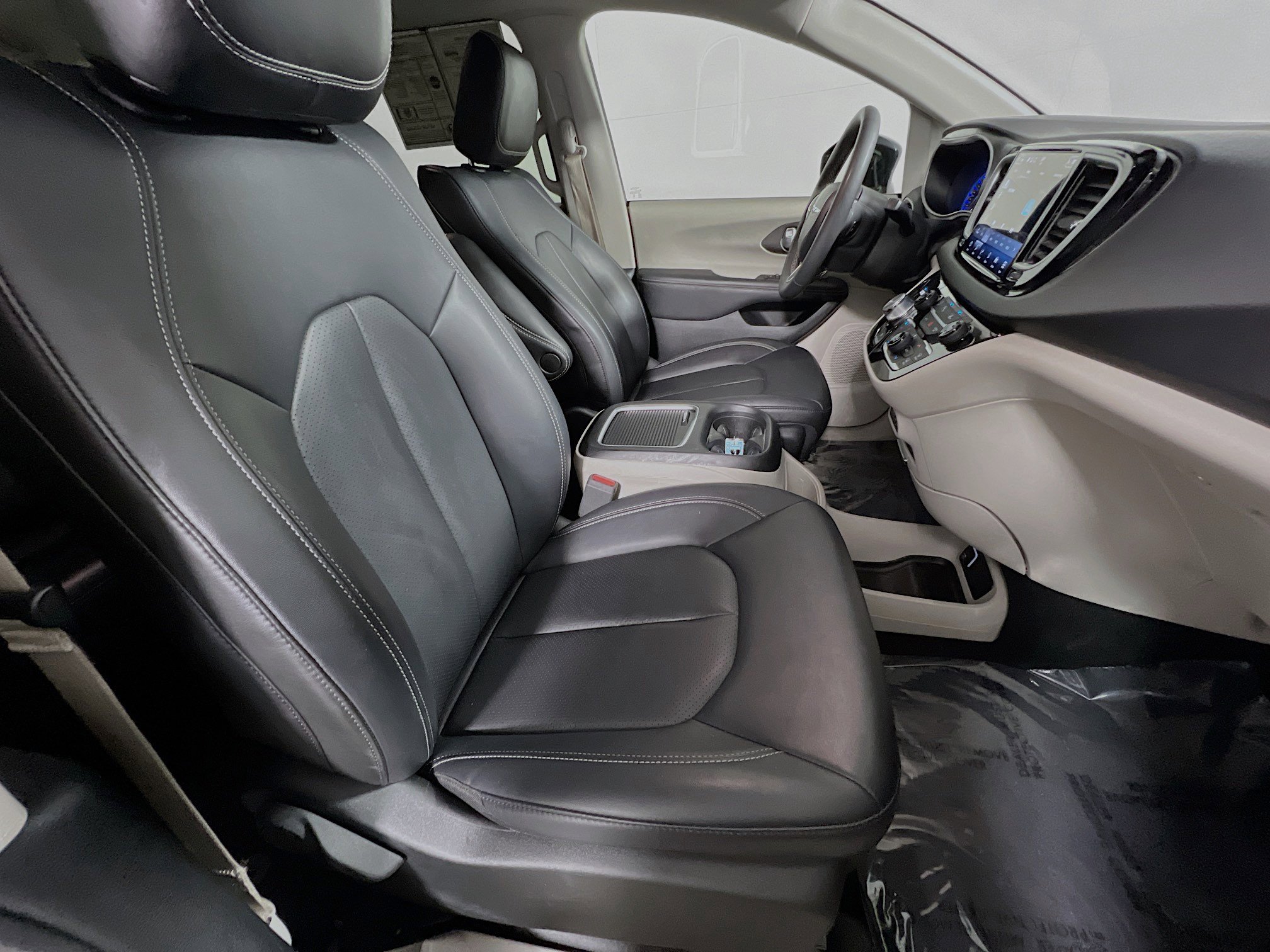 Used 2024 Chrysler Pacifica Touring-L image 31