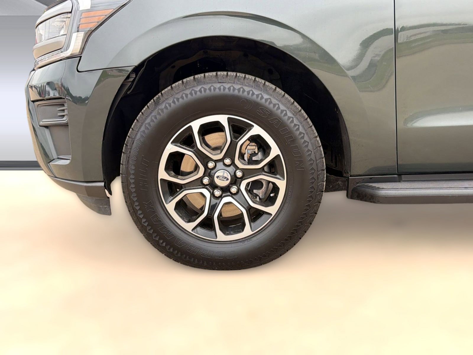 Used 2022 Ford Expedition XLT image 11