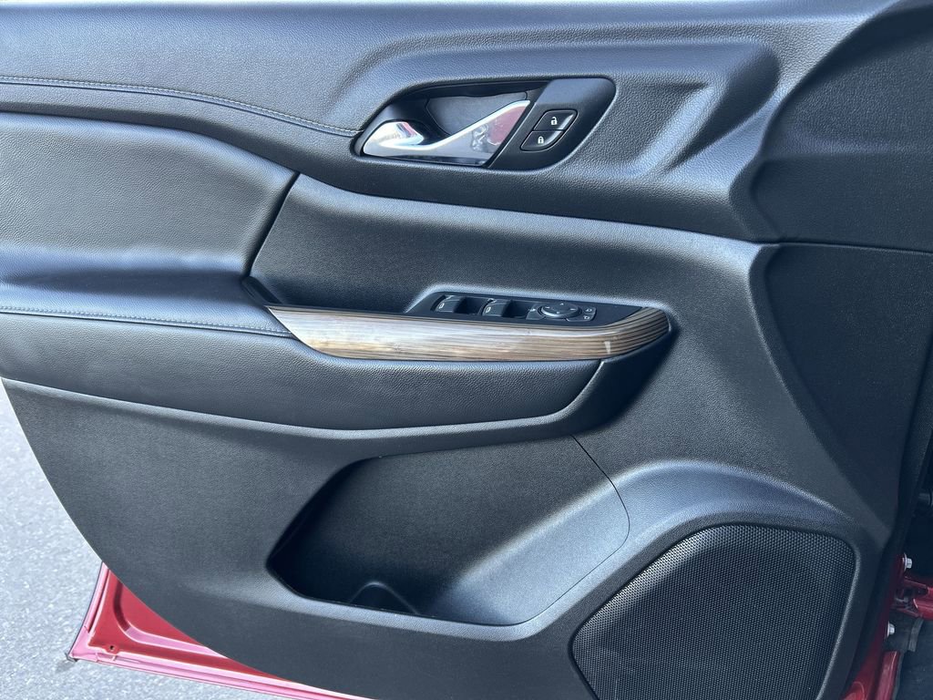 Used 2023 GMC Acadia SLE image 22