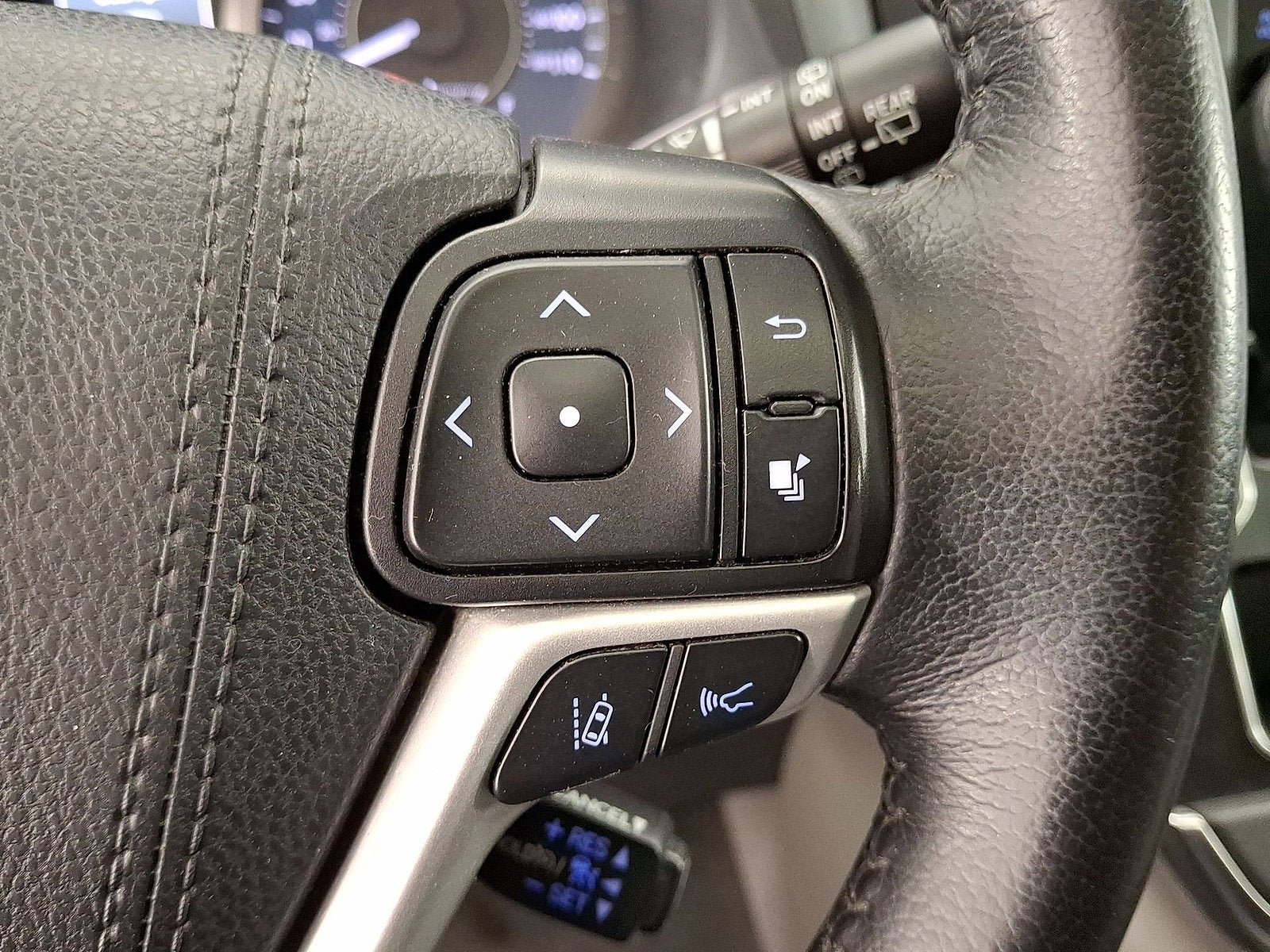 Certified 2019 Toyota Sienna XLE w/ XLE Navigation Package FWD image 18