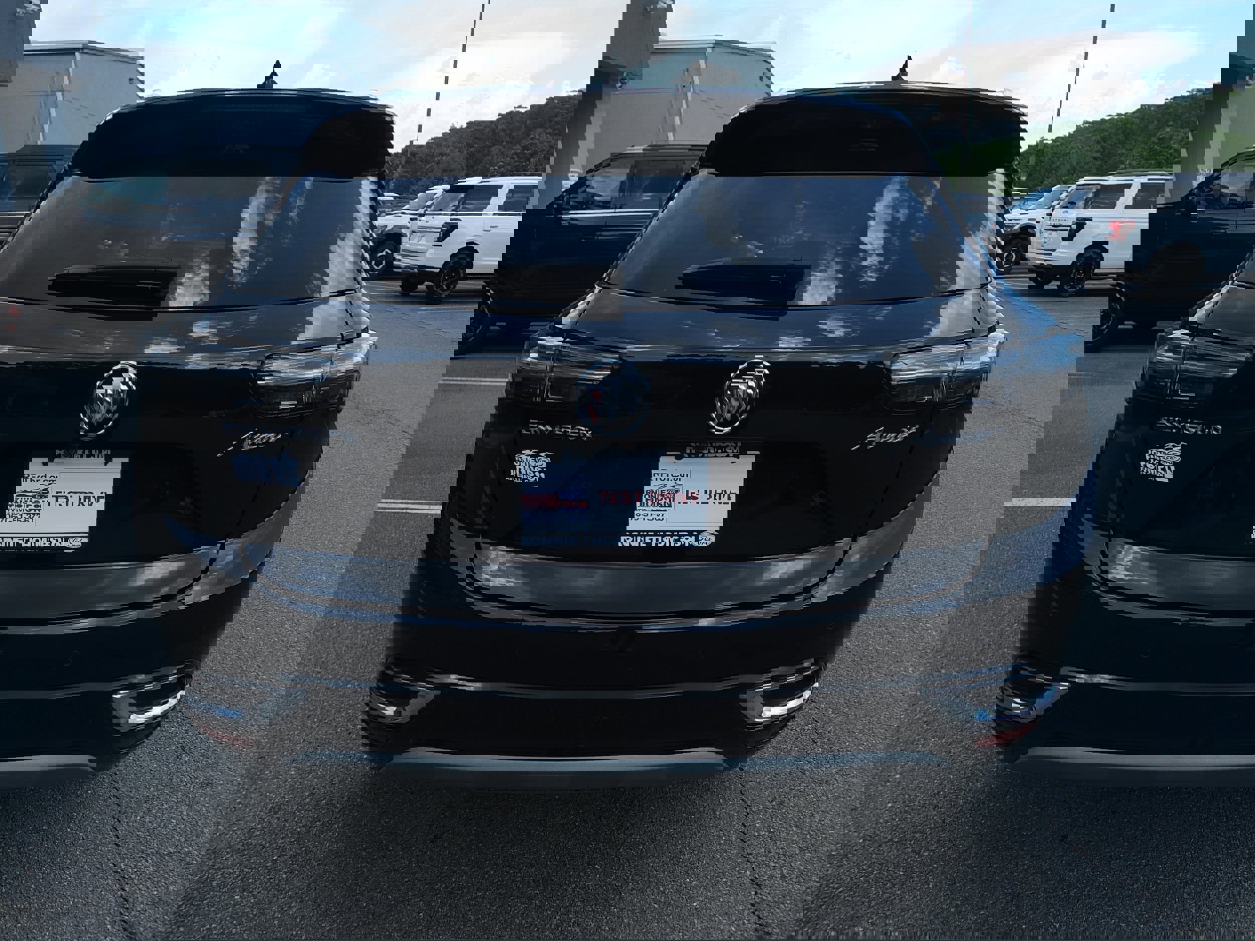 Used 2023 Buick Envision Avenir image 4