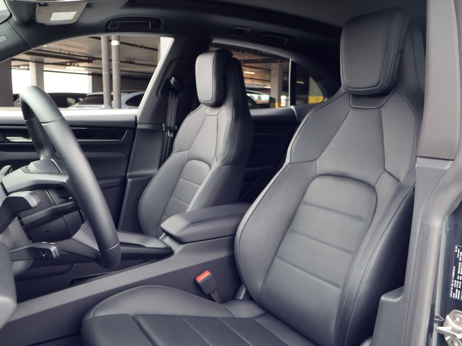 Used 2025 Porsche Macan Electric w/ Premium Package RWD image 5