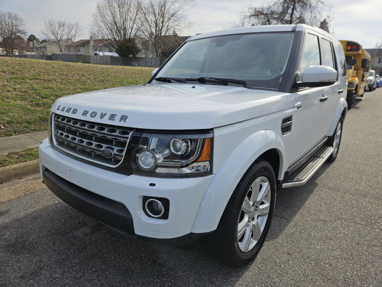 Used 2016 Land Rover LR4 HSE Silver Edition AWD/4WD image 3