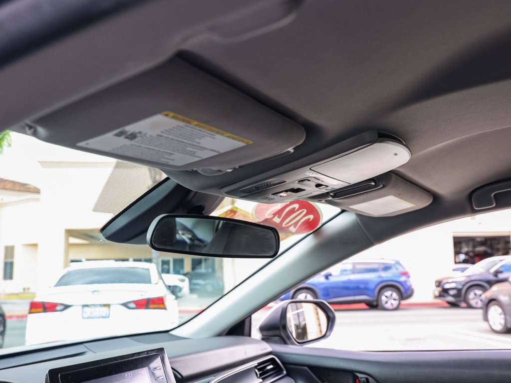 Used 2023 Toyota Camry SE image 13