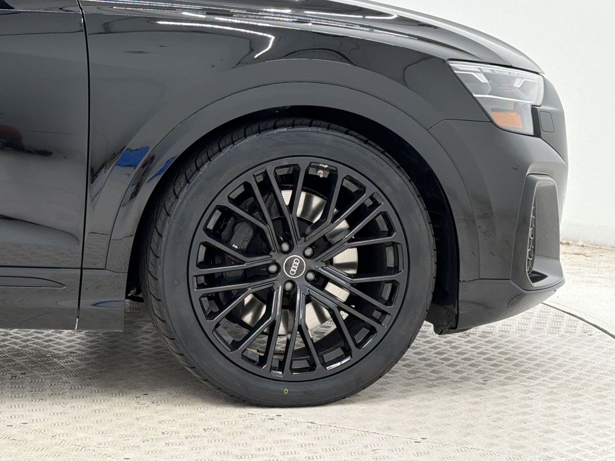 Used 2025 Audi SQ8 Premium Plus AWD/4WD image 13