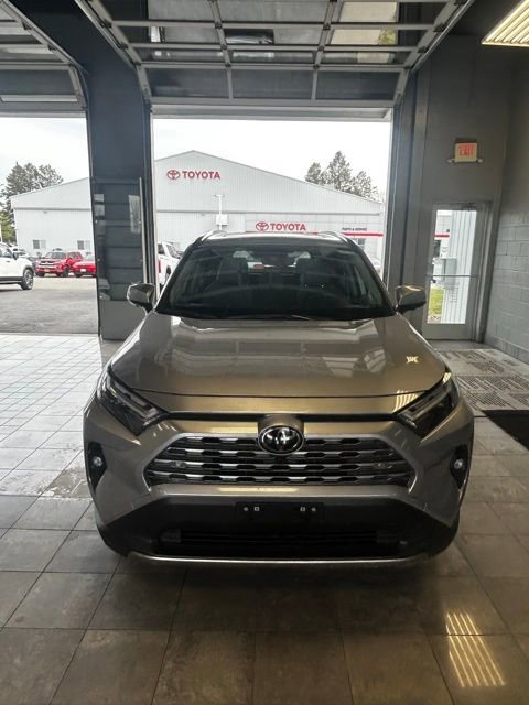 Used 2025 Toyota RAV4 Limited w/ Advanced Technology Package image 8