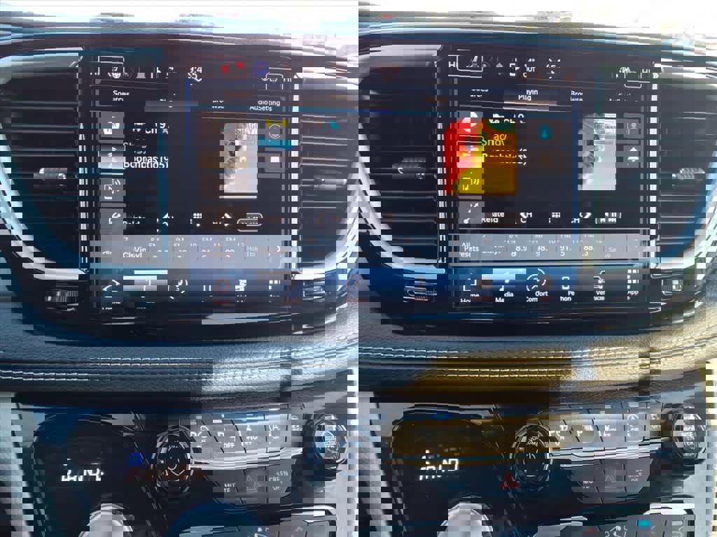 Used 2023 Chrysler Pacifica Touring-L image 20