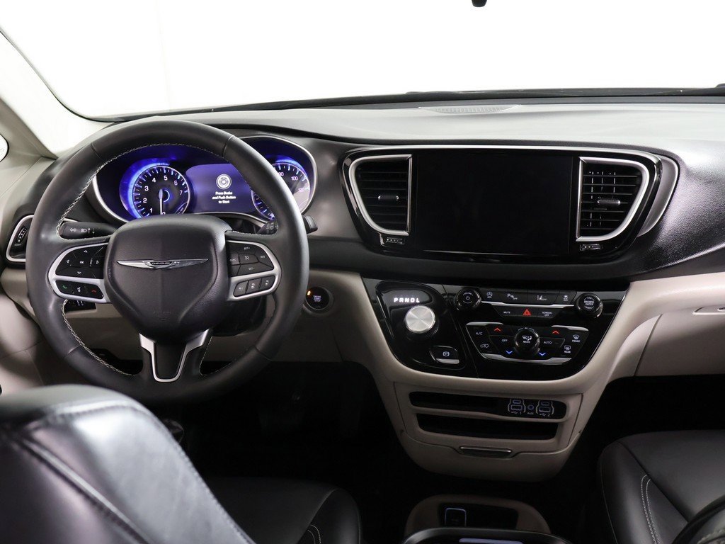 Used 2024 Chrysler Pacifica Touring-L image 31