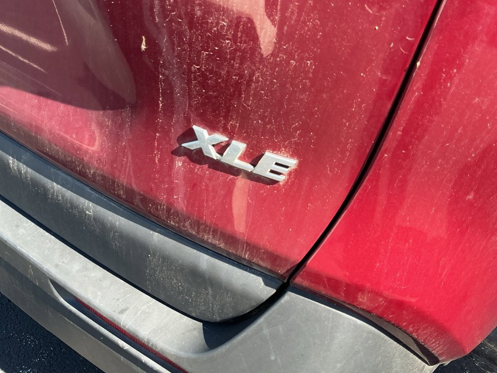 Used 2019 Toyota RAV4 XLE Premium FWD image 11