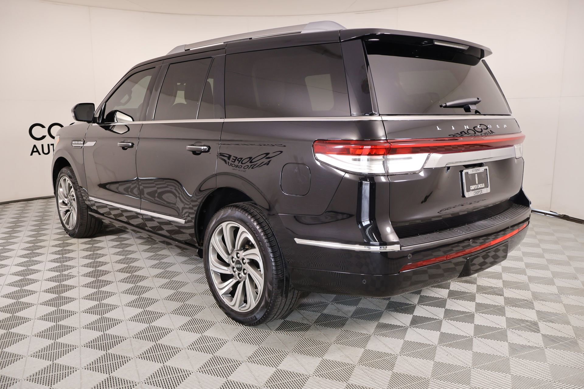Used 2022 Lincoln Navigator Reserve image 24