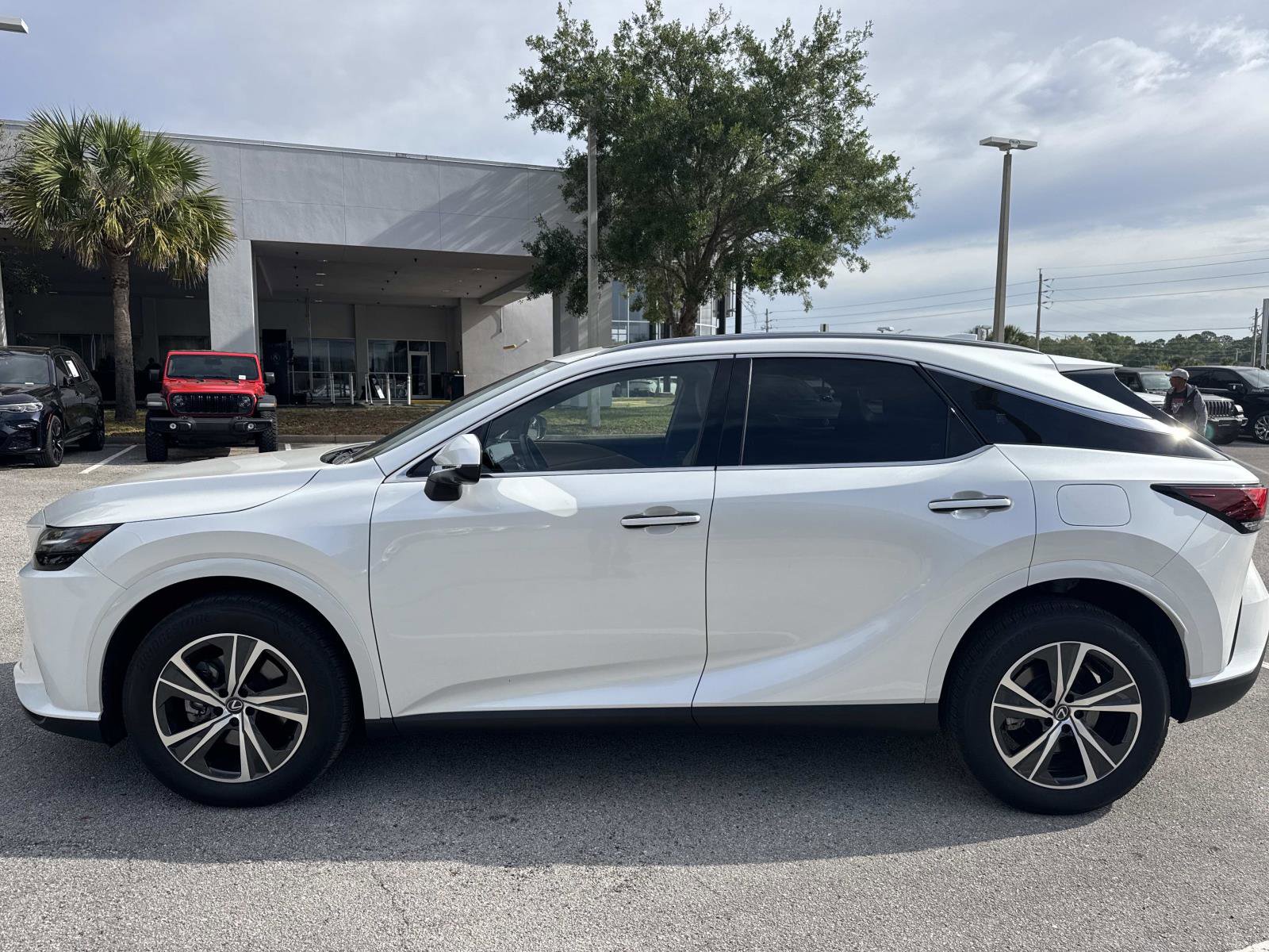 Used 2025 Lexus RX 350 Premium w/ Accessory Package (Z1) image 6