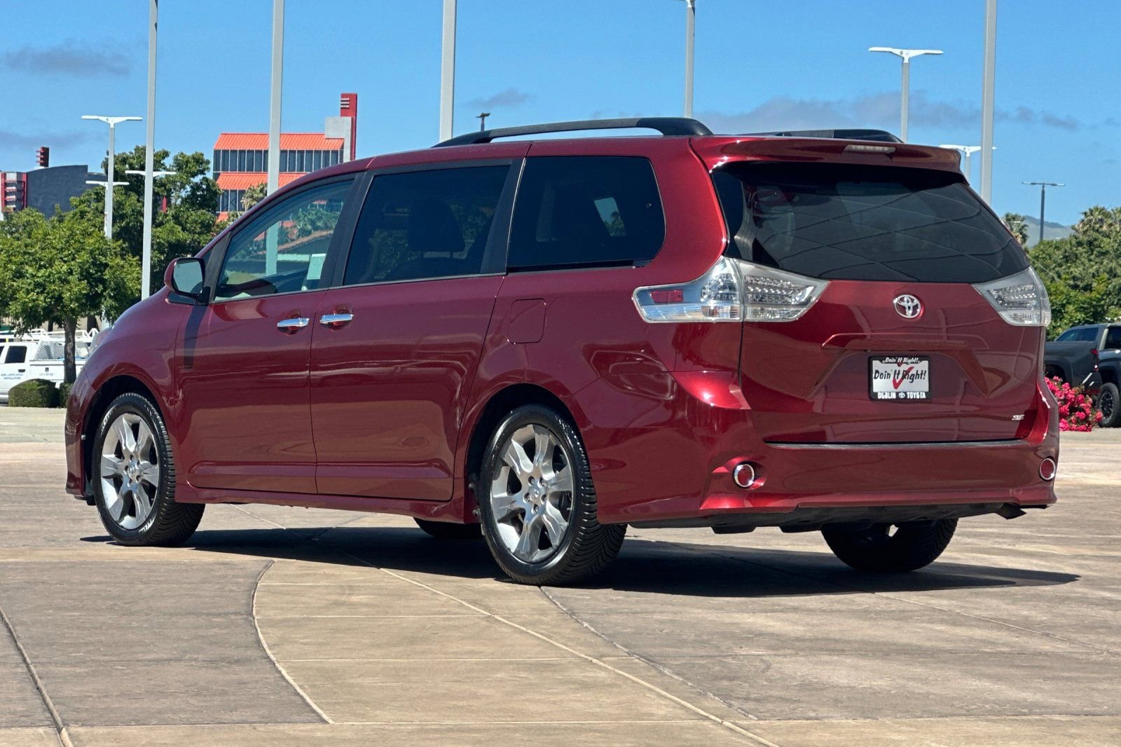 Used 2014 Toyota Sienna SE FWD image 6