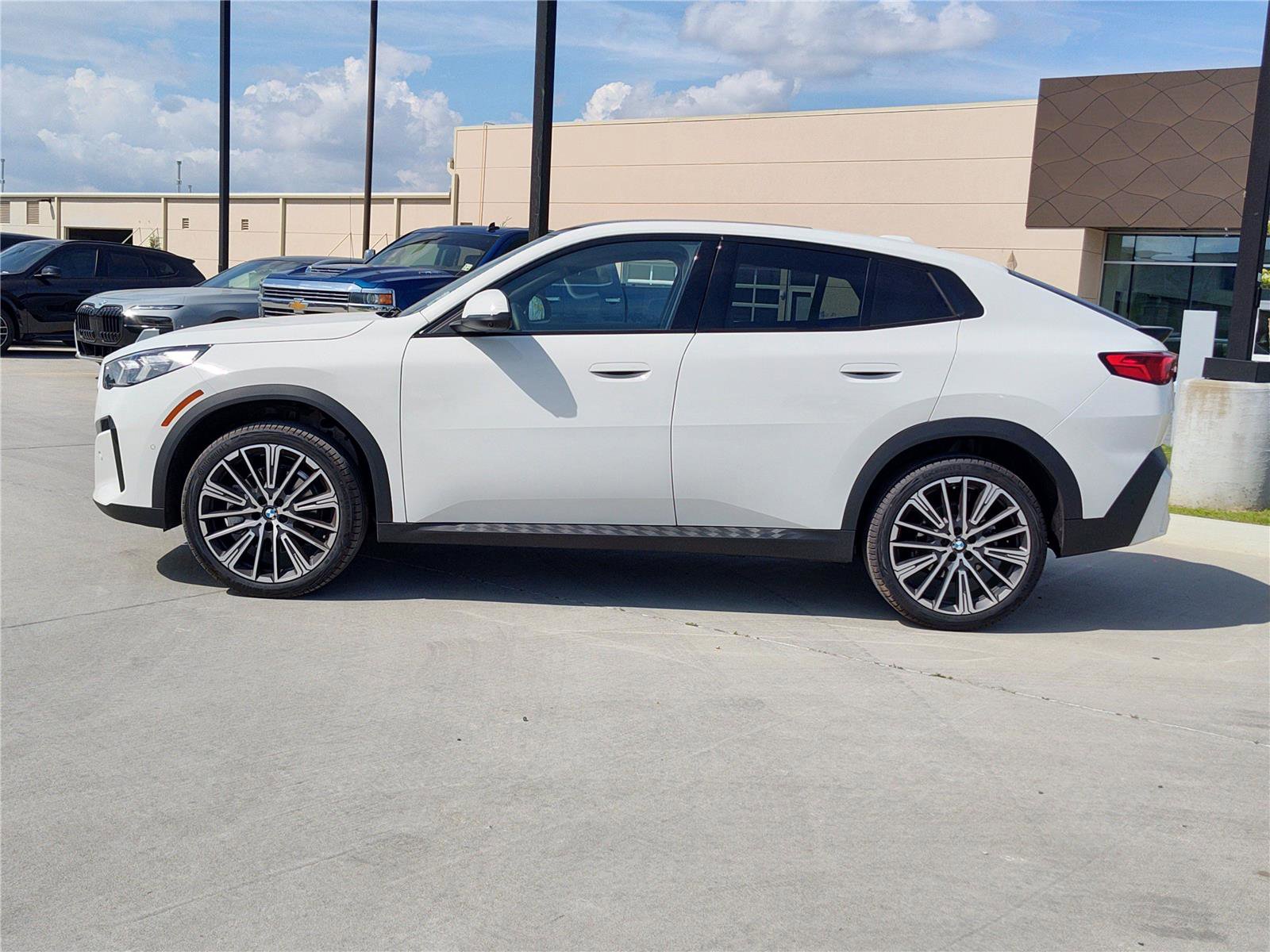 Certified 2026 BMW X2 xDrive28i w/ Technology Package AWD/4WD image 3