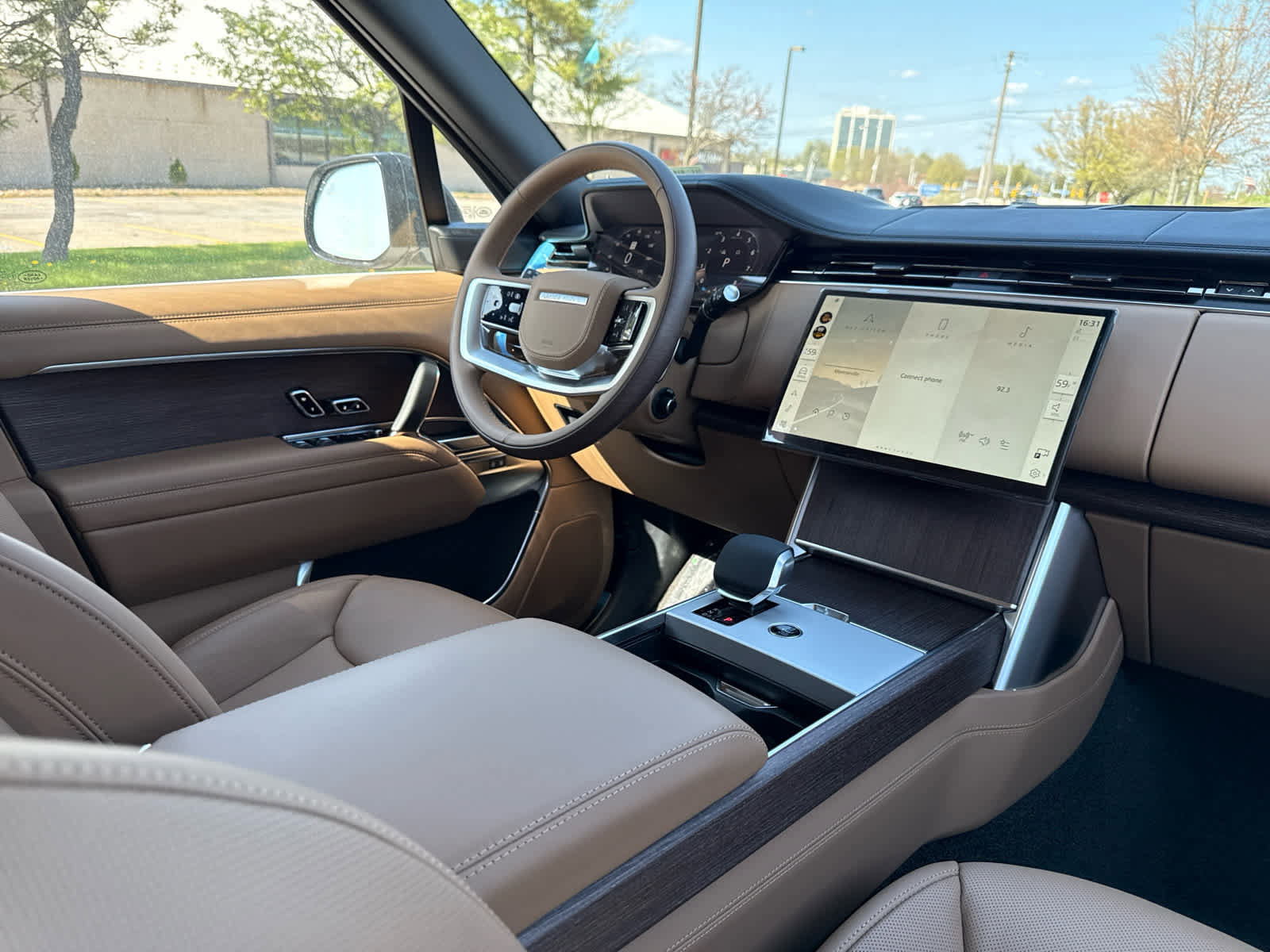 New 2025 Land Rover Range Rover Long Wheelbase SE image 11