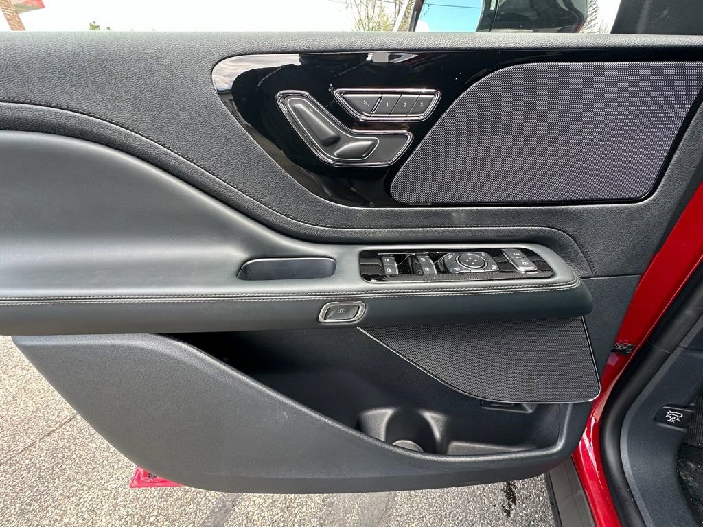 New 2026 Lincoln Aviator AWD image 18