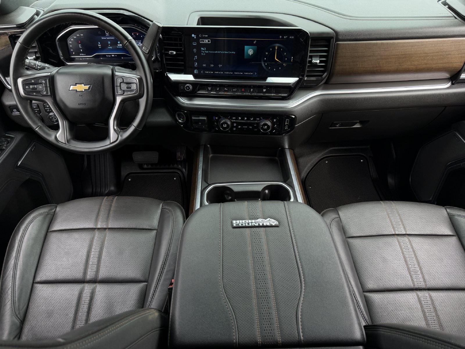 Used 2025 Chevrolet Silverado 3500 High Country w/ Technology Package AWD/4WD image 15