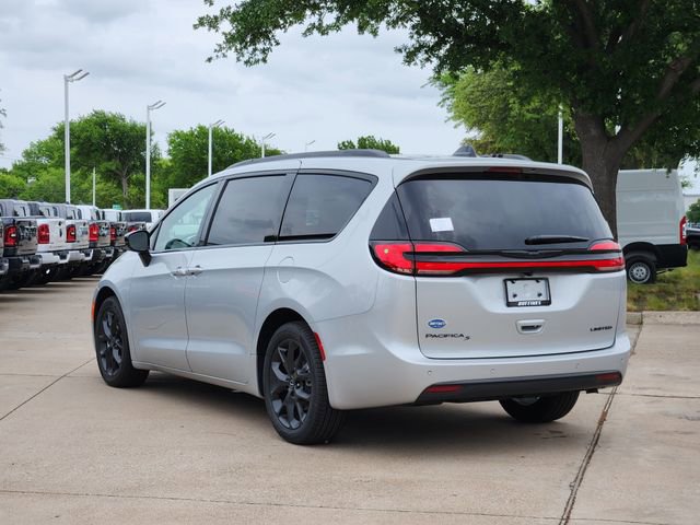 New 2026 Chrysler Pacifica Limited FWD image 4
