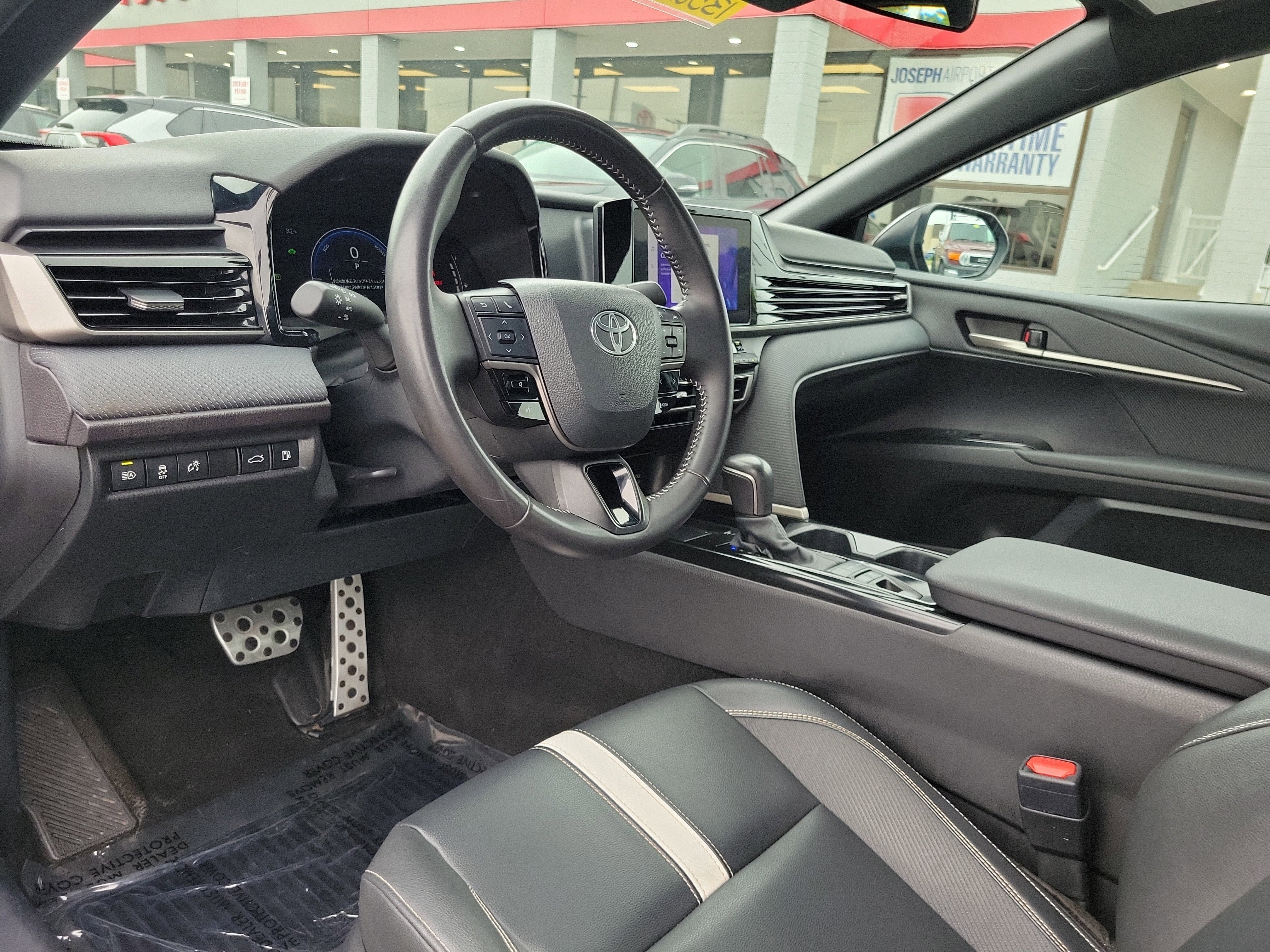 Used 2025 Toyota Camry SE FWD image 19