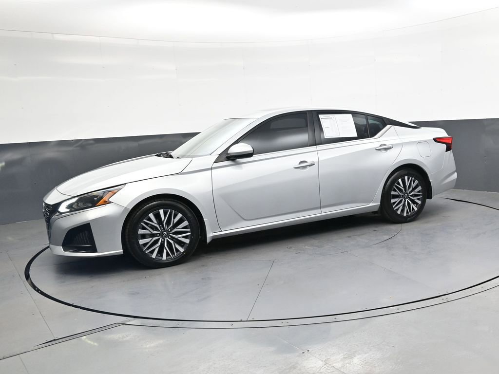 Used 2023 Nissan Altima 2.5 SV w/ SV Premium Package FWD image 8