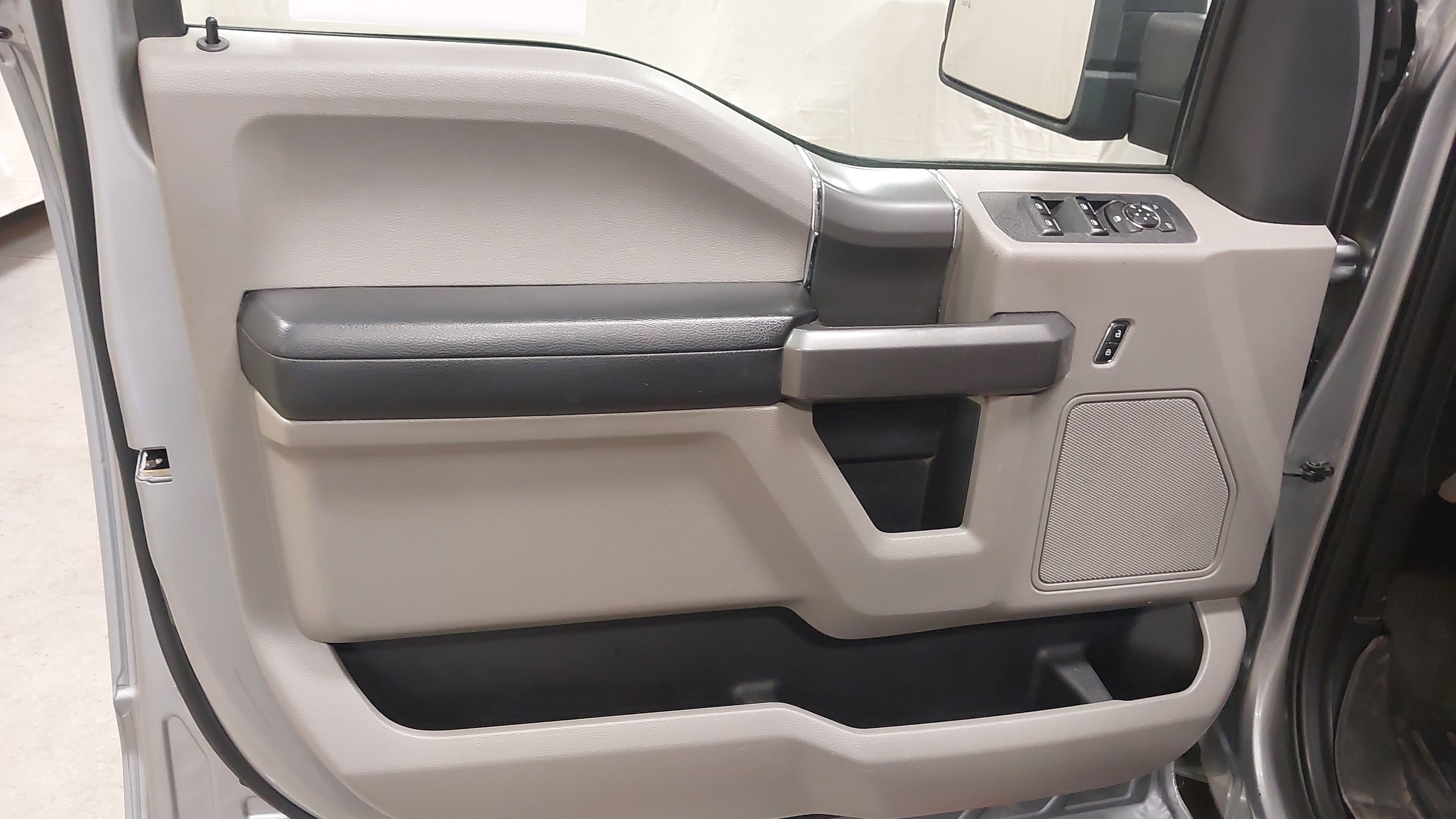 Used 2020 Ford F150 XLT w/ Equipment Group 302A Luxury AWD/4WD image 24