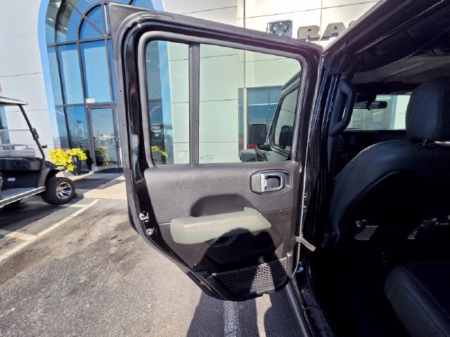 Used 2024 Jeep Gladiator Mojave w/ Convenience Group AWD/4WD image 17