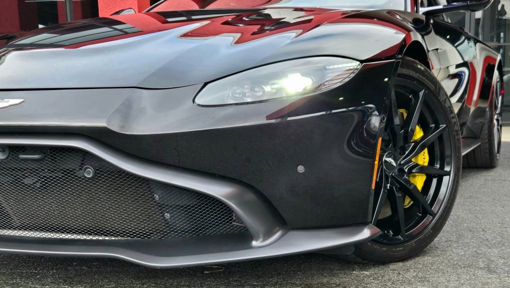 Used 2020 Aston Martin V8 Vantage Coupe image 3