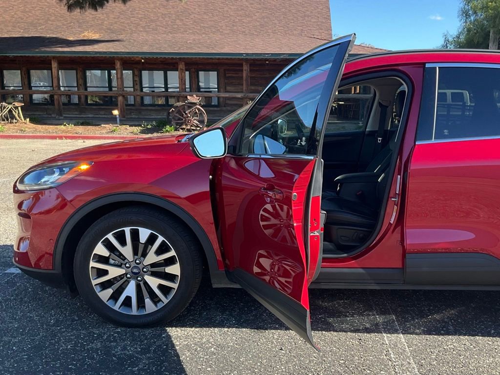 Used 2020 Ford Escape Titanium image 46
