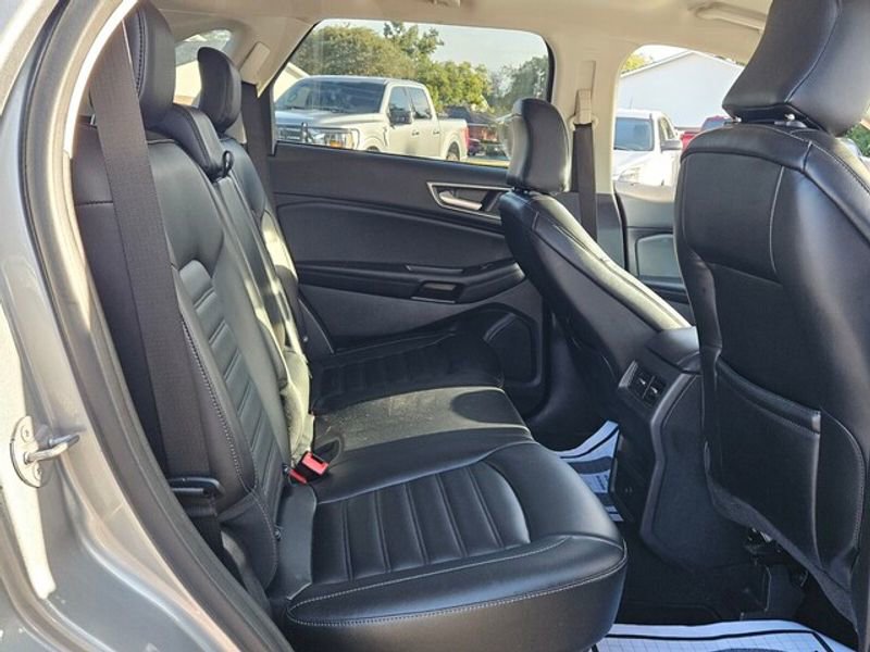 Used 2023 Ford Edge SEL image 16