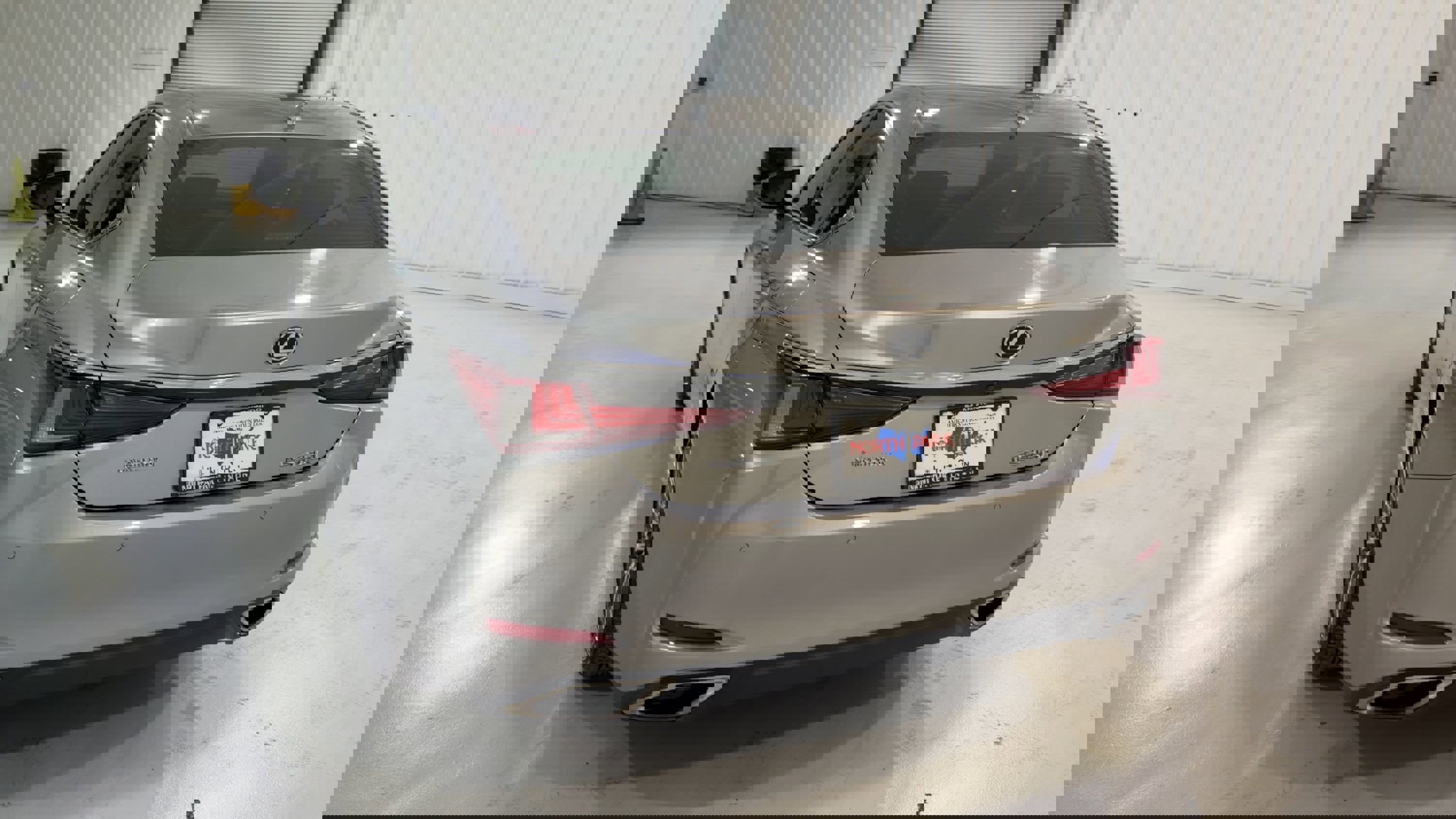 Used 2019 Lexus ES 350 w/ Ultra Luxury Package image 8