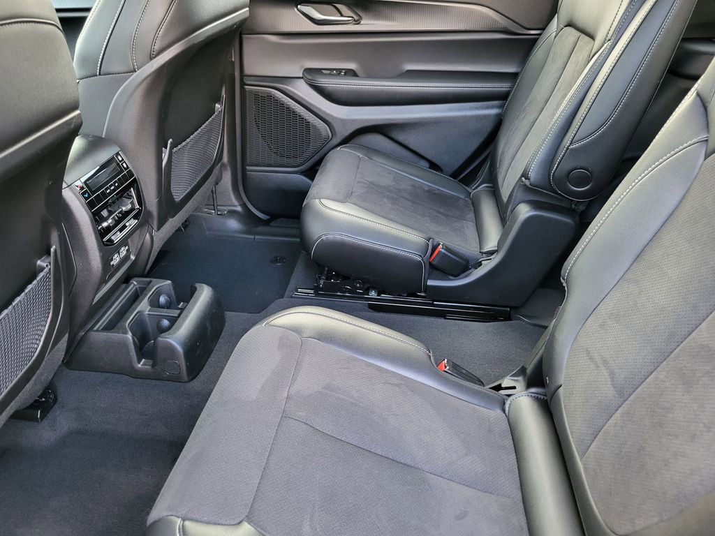 Used 2025 Jeep Grand Cherokee L Altitude image 31