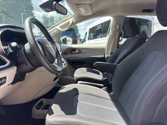 Used 2023 Chrysler Voyager LX FWD image 14