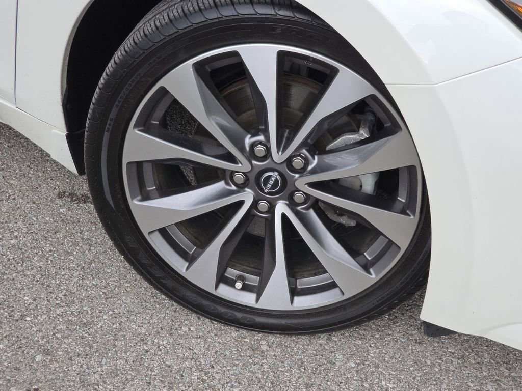 Used 2023 Nissan Maxima Platinum w/ Sport Mat Group FWD image 6