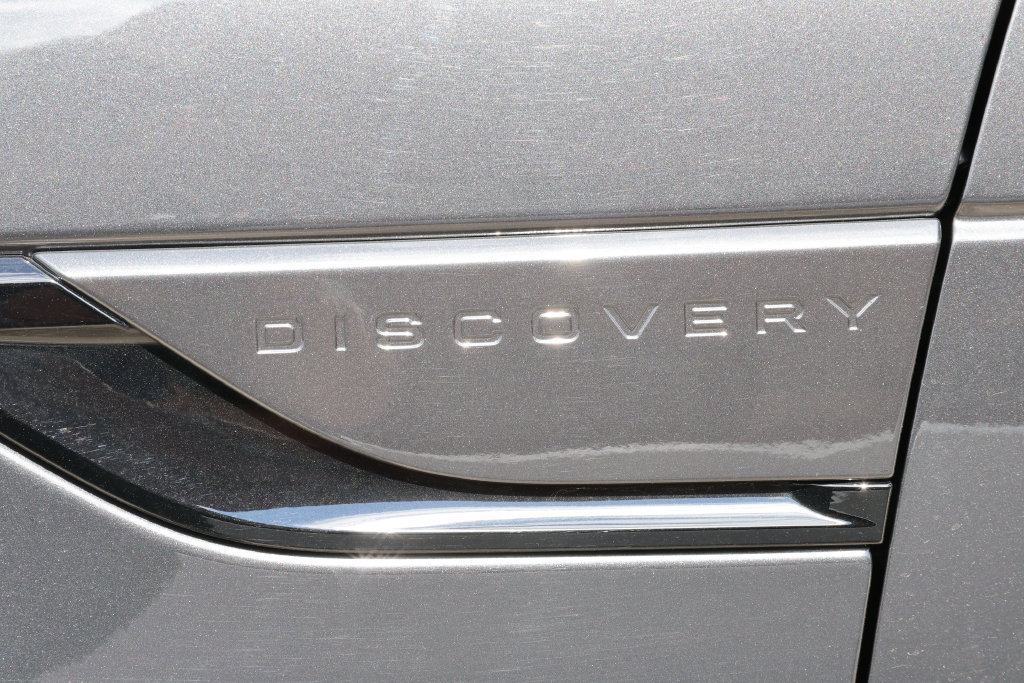 Certified 2025 Land Rover Discovery Dynamic SE AWD/4WD image 8